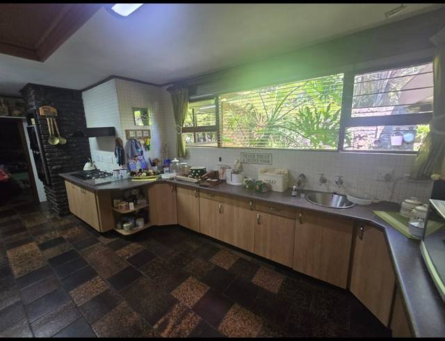 4 BEDROOM HOUSE FOR SALE IN PARKHILL GARDENS